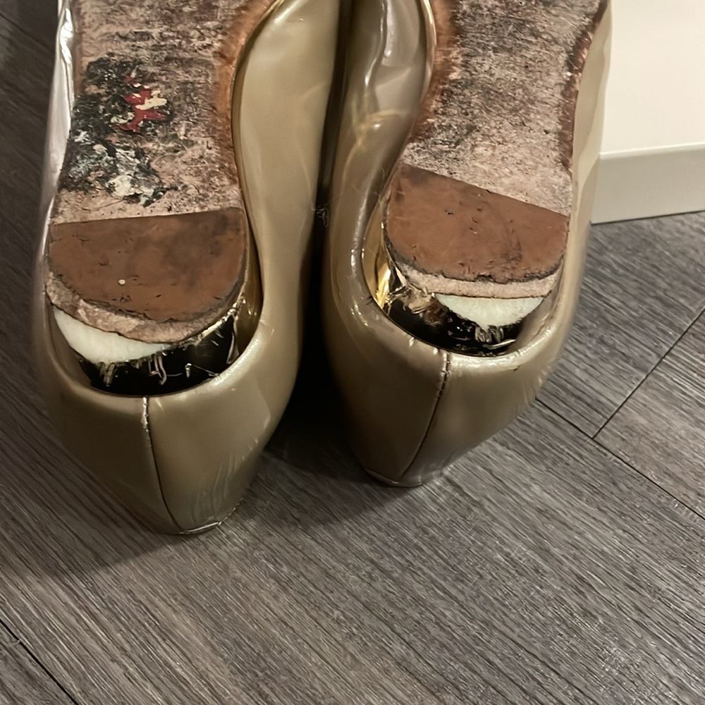 Jimmy Choo Beck Peep Toe Flat Khaki Metallic Patent Leather Gold Enamel Heel - Picture 10 of 16